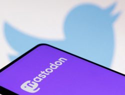 From Twitter to Mastodon: What Happens When Journalists Flock Platforms