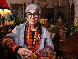 Iris Apfel, Eye-Catcher With a Kaleidoscopic Wardrobe, Dies at 102